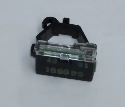 Daikin Durchflusssensor in schwarzem Gehäuse mit transparentem oberen Teil, auf weißem Hintergrund. Sieht aus wie ein elektrisches Bauteil mit Anschlussmöglichkeiten.